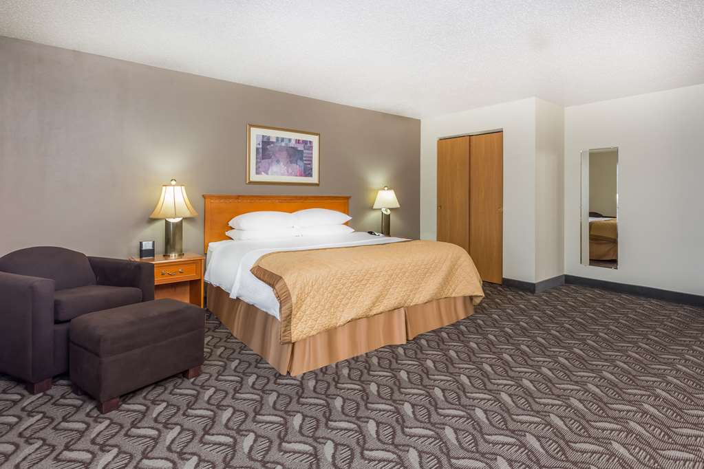 Wyndham Garden Madison Fitchburg - photo 10