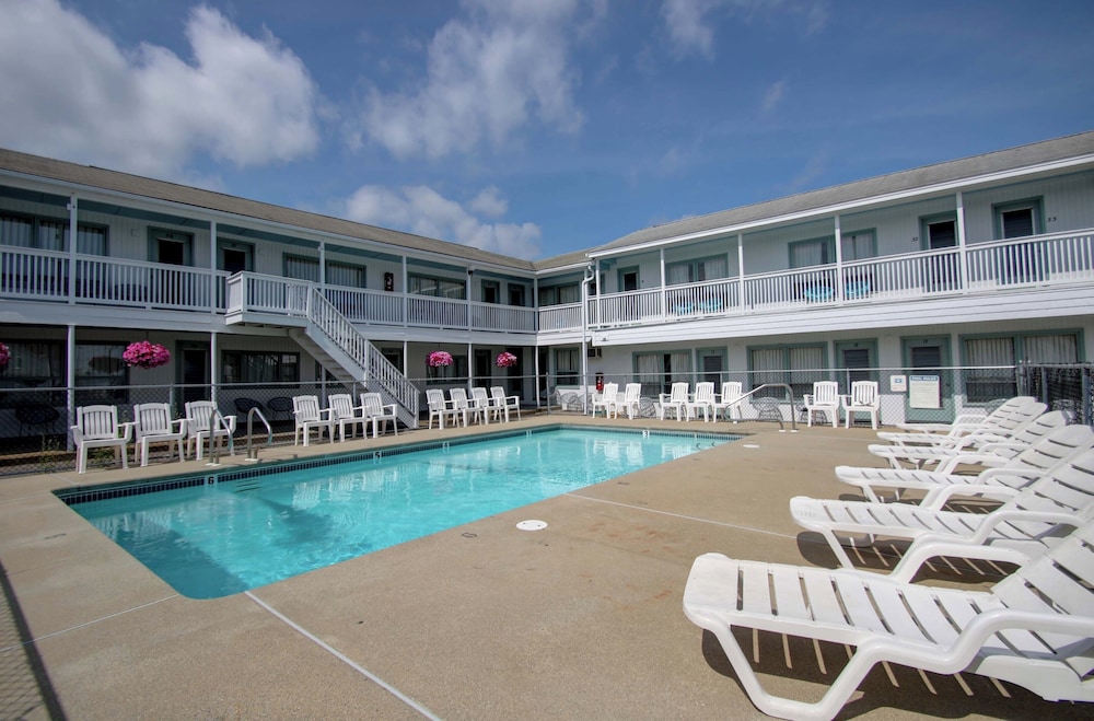 Dolphyn Motel — Hampton