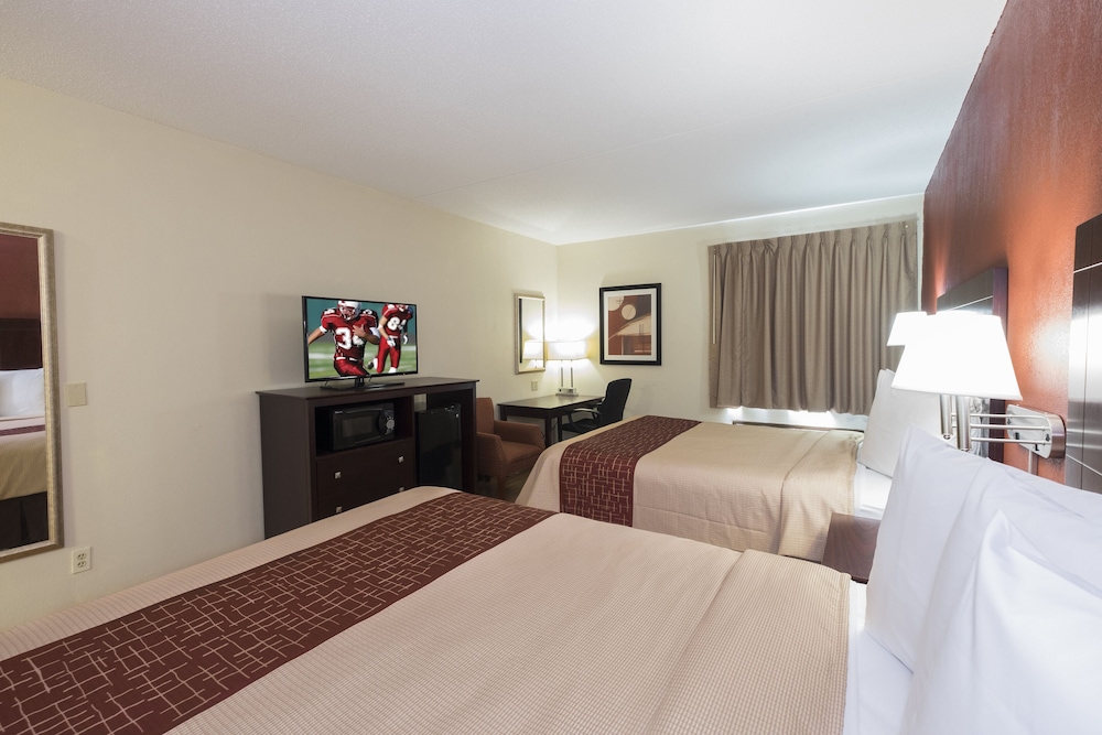 Red Roof Inn & Suites Cincinnati North Mason - photo 7