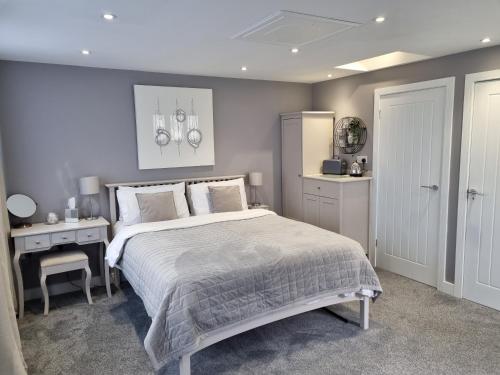 The Boathouse — 4-Star Luxury Hotel in Lee-On-The-Solent, United Kingdom