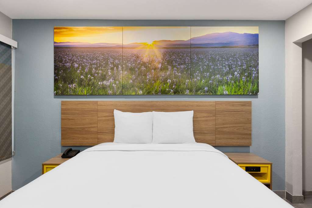 Days Inn by Wyndham Bakersfield - photo 12