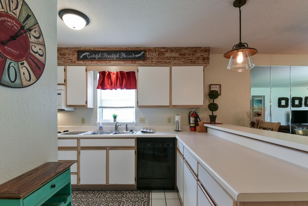 Southern Paradise Resort Amenities Close to Downtown and the Branson Landing - photo 14