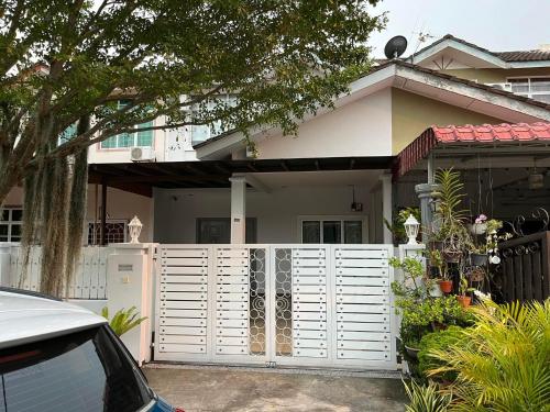 Rumah Armand Masjid Tanah Melaka 4BR Fully Aircond in Unknown City, Malaysia