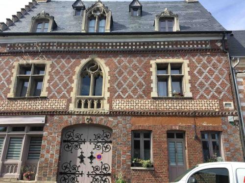 Maison Charmante a Arques La Bataille Avec Terrasse Et Cheminee. — 4-Star Luxury Hotel in Arques-La-Bataille, France