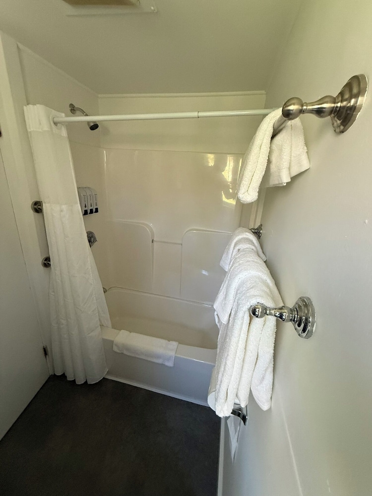 The Yardarm Motel - photo 26