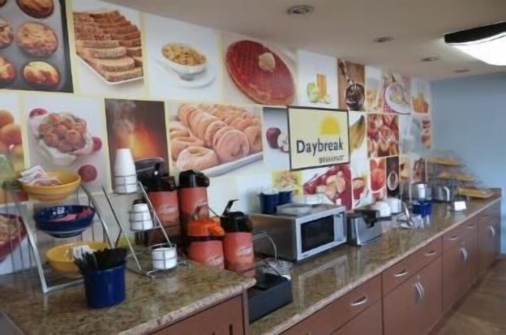 Days Inn by Wyndham Champaign Urbana - photo 14