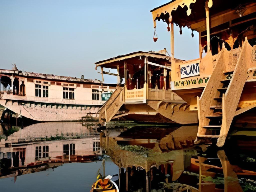 The Prestige Houseboat — 4-Star Luxury Hotel in Srinagar, India