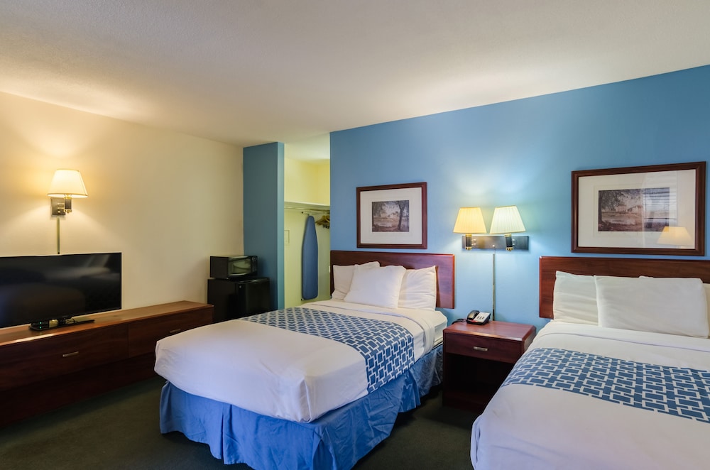 Alamo Inn & Suites - photo 7