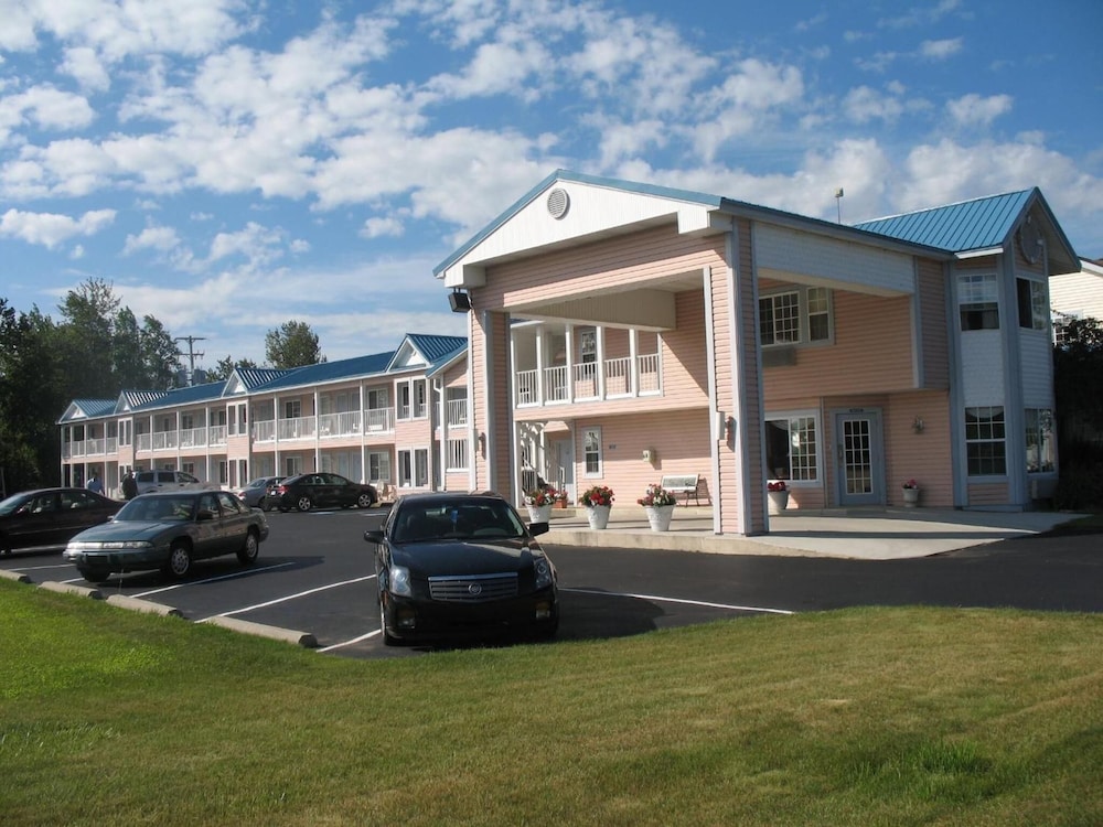 Great Lakes Inn - photo 39