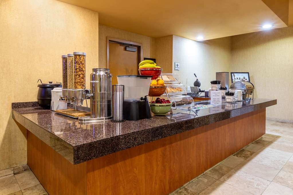 La Quinta Inn & Suites by Wyndham Vancouver - photo 27