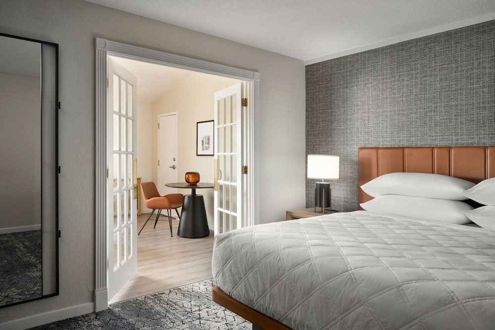 Sheraton Grand Rapids Airport Hotel - photo 7