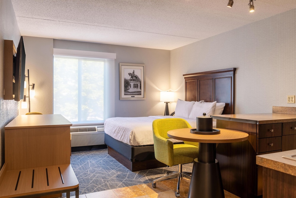 Hampton Inn Portsmouth Central - photo 20