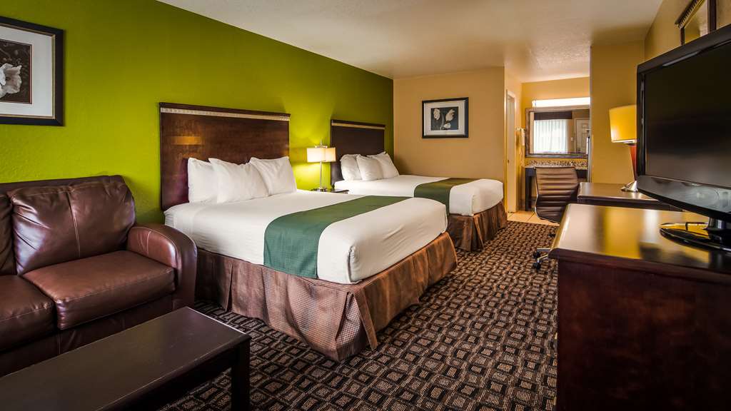 SureStay Hotel by Best Western Floresville - photo 2