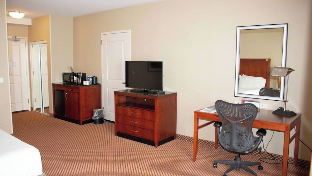 Hilton Garden Inn Laramie - photo 17