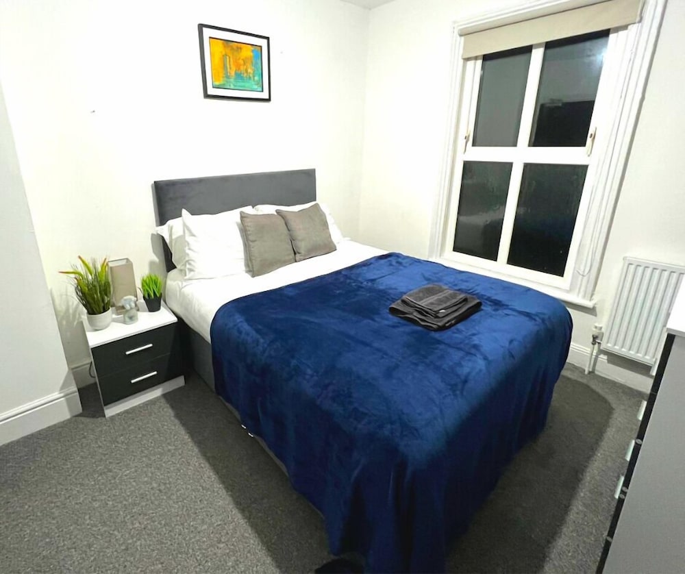 Chantry Suites by SA Stays — 5-Star Luxury Hotel in Grimsby, United Kingdom