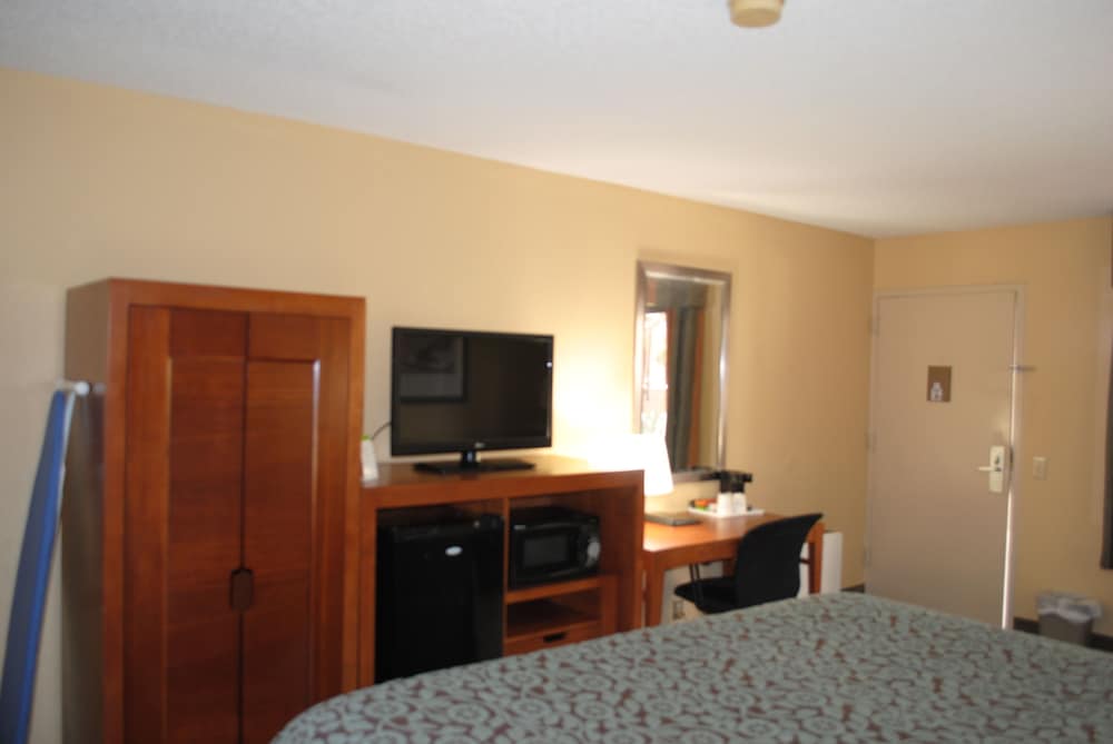 Days Inn by Wyndham Jacksonville Airport - photo 15