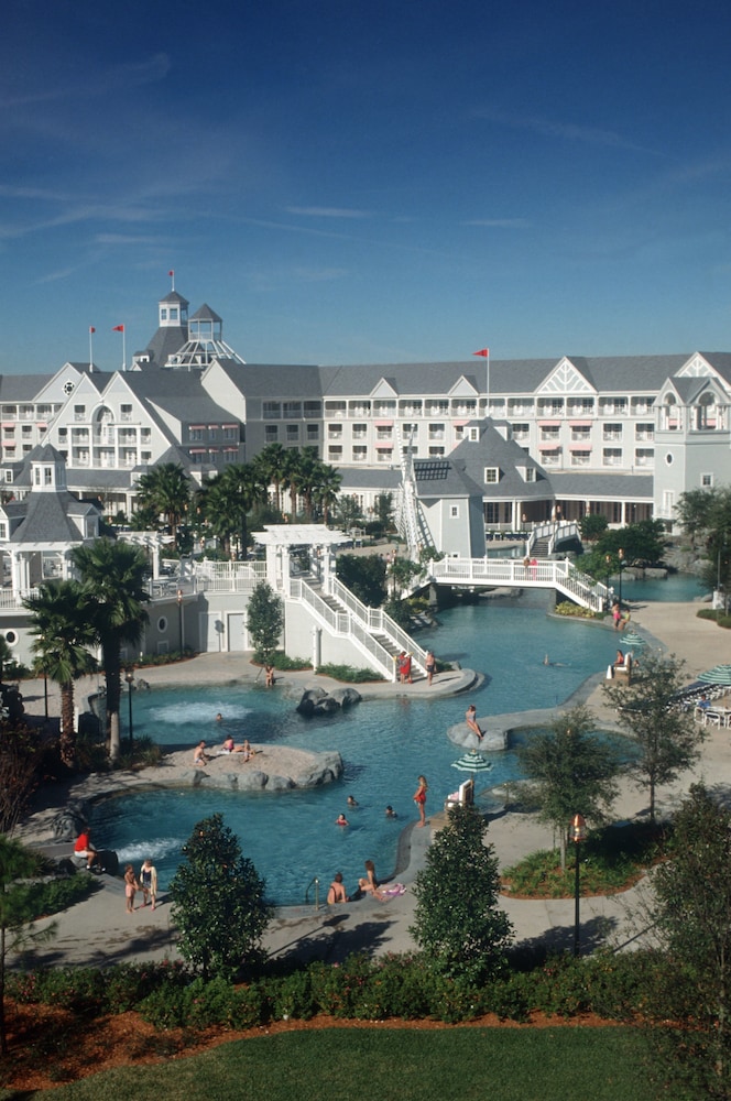 Disney's Yacht Club Resort - photo 11