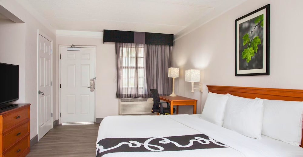 Baymont by Wyndham Fort Myers Central - photo 3