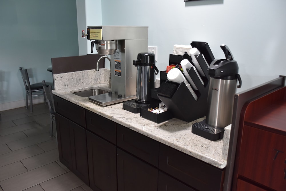 Destin Inn and Suites - photo 30