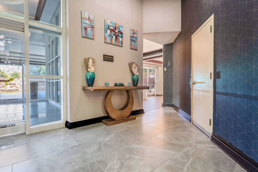 DoubleTree by Hilton South Charlotte Tyvola - photo 3