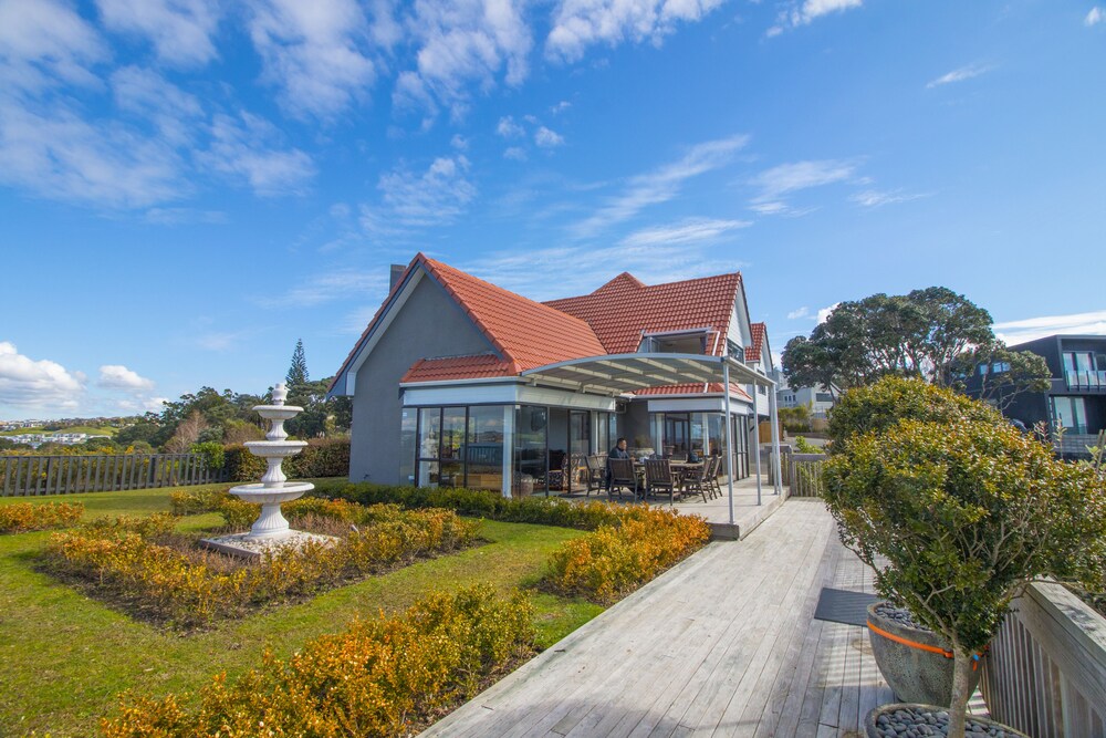 Orewa Cliff Top — 4-Star Luxury Hotel in Auckland, New Zealand