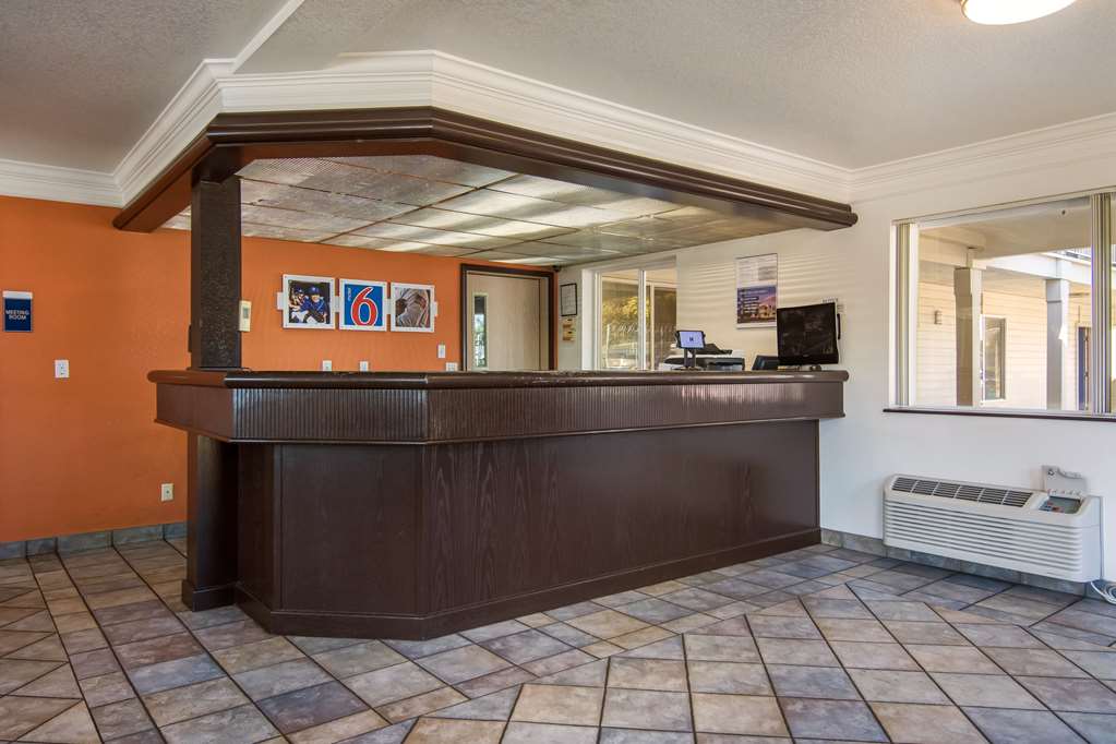 Motel 6 Portland Mall 205 - photo 27