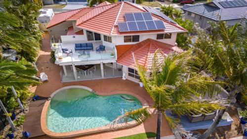 Paradise On Banksia Canal in Banksia Beach, Australia