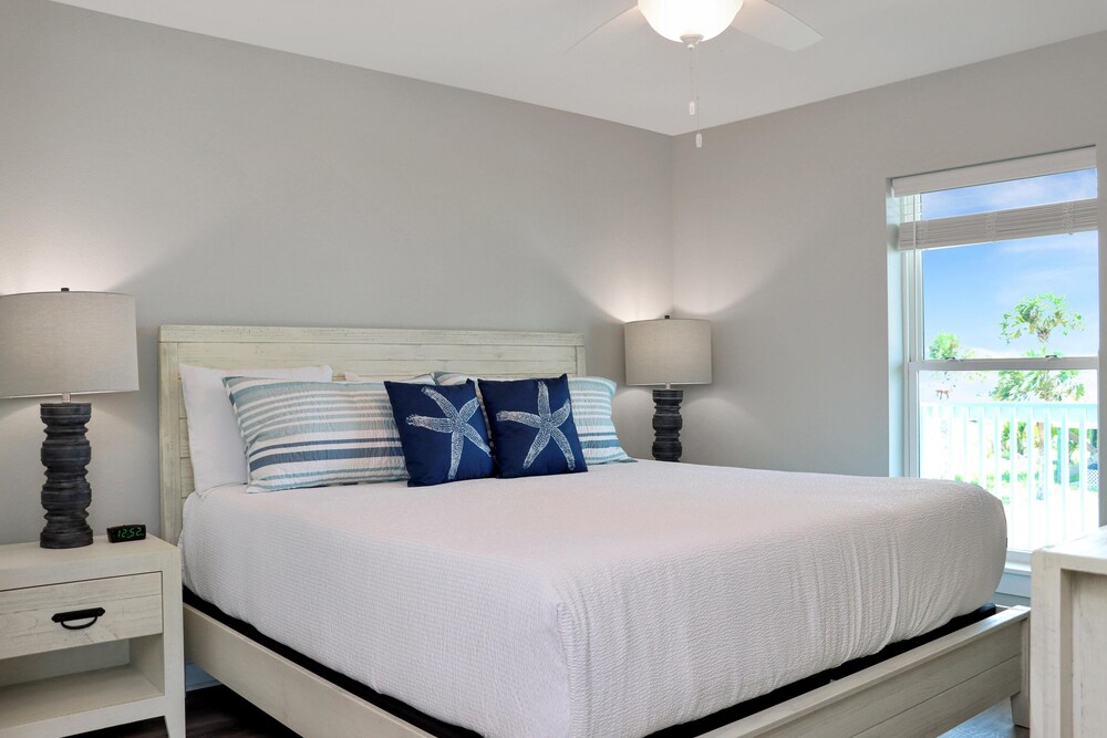 Pelican Roost A by Pristine Properties Vacation Rentals — 4-Star Luxury Hotel in Mexico Beach, United States