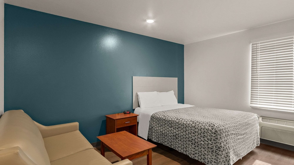 WoodSpring Suites Evansville East - photo 8