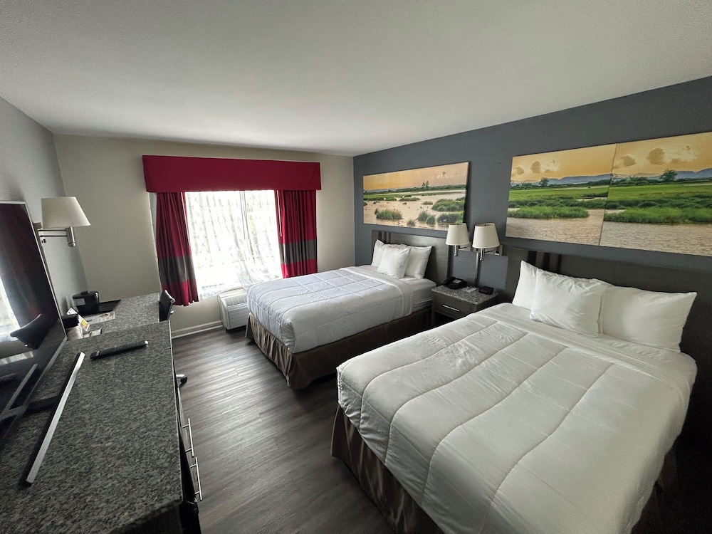 Clarion Pointe Greensboro Coliseum Area - photo 11