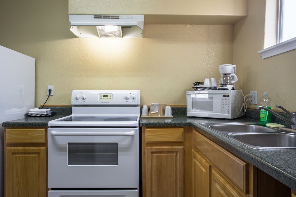 Pinn Road Inn and Suites - photo 20