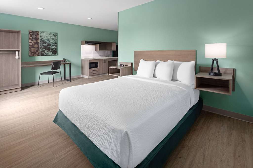 ECHO Suites Richmond West Extended Stay by Wyndham - photo 33