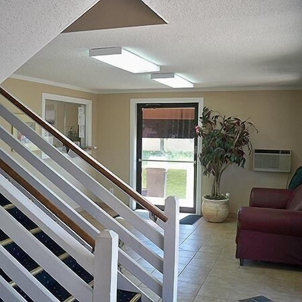 Economy Inn Wentzville - photo 3
