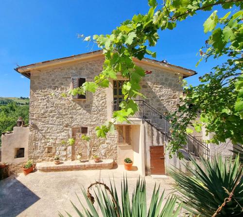 Casa Vacanze Gli Allori — 4-Star Luxury Hotel in Venarotta, Italy