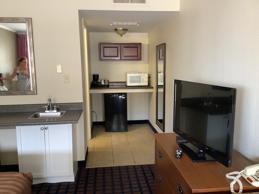 Silver Spur Vintage Inn & Suites - photo 28