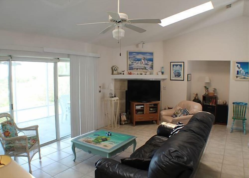 Pet Friendly Oceanfront 3 Bed 2 Bath Ocean Paradise - photo 15