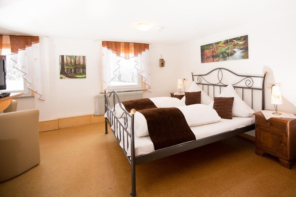 Hotel Gasthof Hirschen - carbon neutral hotel in Elzach
