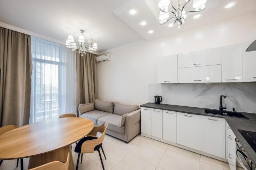 ВВВ 8 182 Central Park John McCain 7 Kyiv centre panoramic city view 15 kW backup power Petrovdom Apartment — 4-Star Luxury Hotel in Kyiv, Ukraine