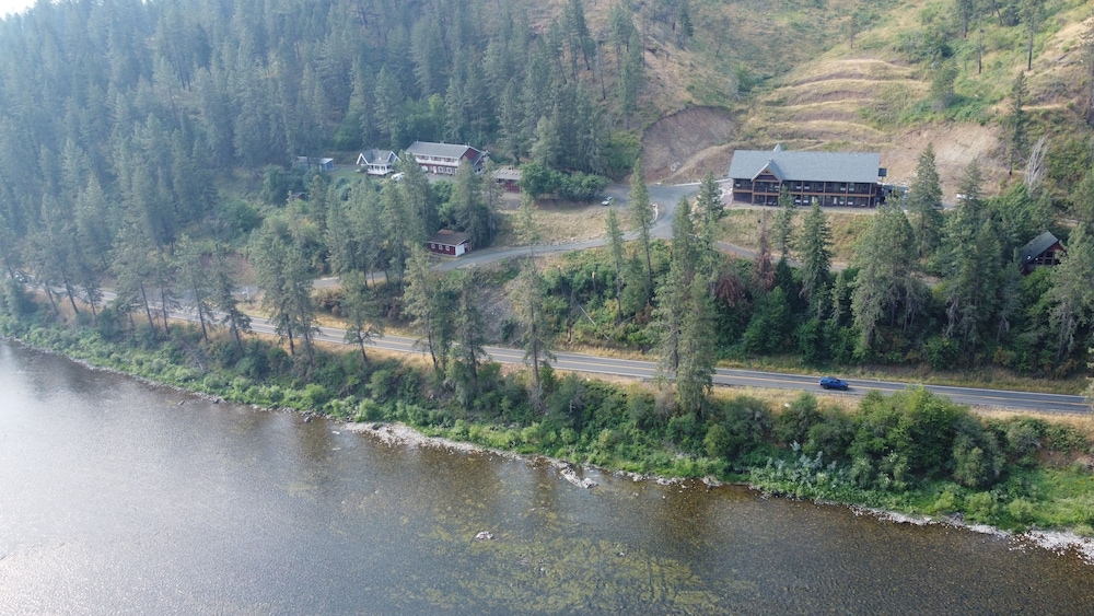 Hearthstone Elegant Lodge by the River - photo 42