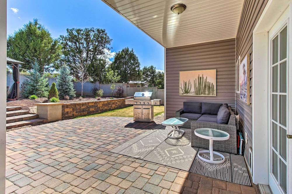Stylish Show Low Hideaway w Patio Gazebo in Show Low, United States