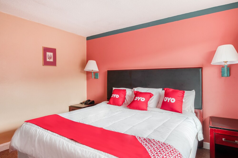 OYO Hotel Fayetteville S Eastern Blvd - photo 5