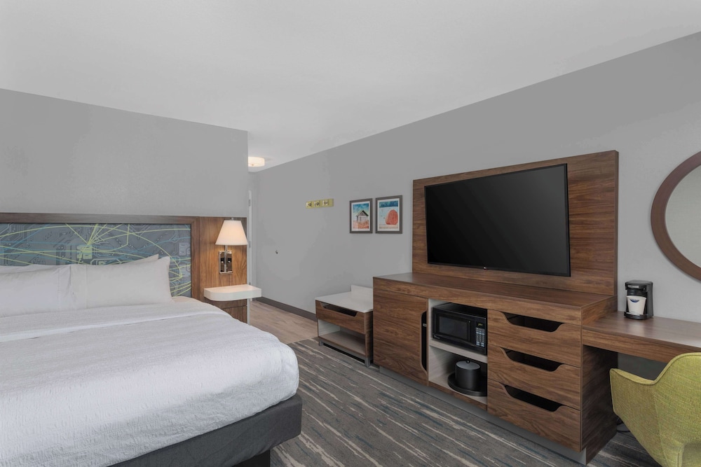 Hampton Inn & Suites Lincoln Northeast I 80 - photo 11