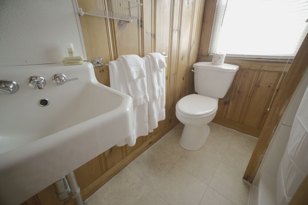 Betty Doon Hotel - photo 96