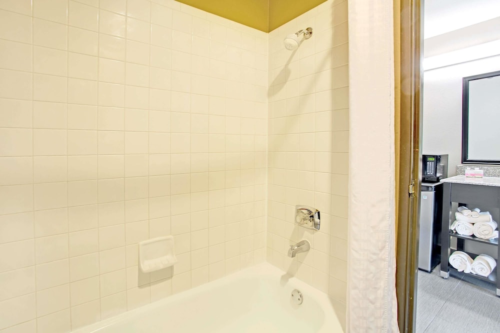 Super 8 by Wyndham Fort Collins - photo 17