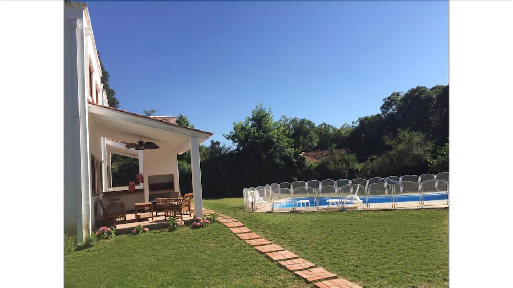 Piperi Suites - carbon neutral hotel in Kythnos