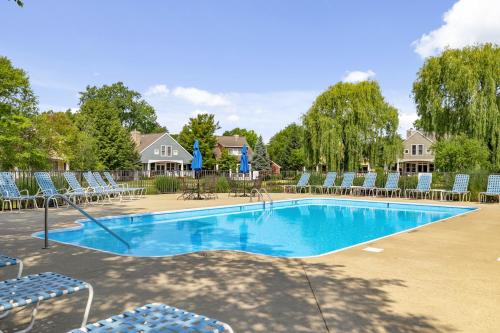 Schoolhouse Rock by Juniper Holiday Home — 4-Star Luxury Hotel in New Buffalo, United States