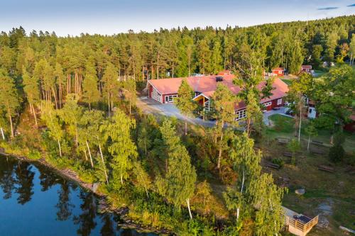 Hjälmargården - carbon neutral hotel in Vingaker