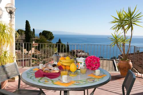 Casa Rosy — 4-Star Luxury Hotel in Taormina, Italy