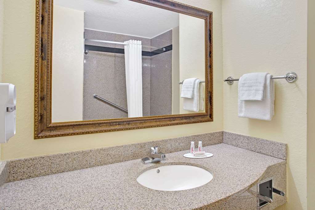 Super 8 by Wyndham Daytona Beach - photo 7