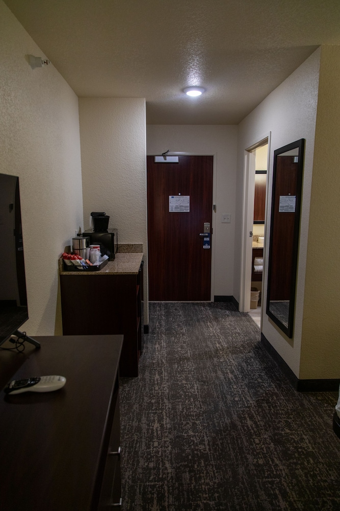 Cobblestone Inn & Suites of Springfield - photo 12